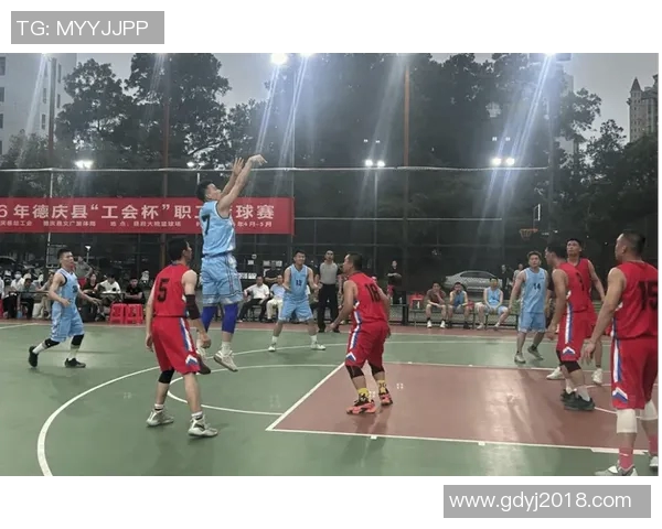篮球联赛热潮席卷全城 球迷激情四溢 聚焦赛事背后的精彩故事与传奇时刻