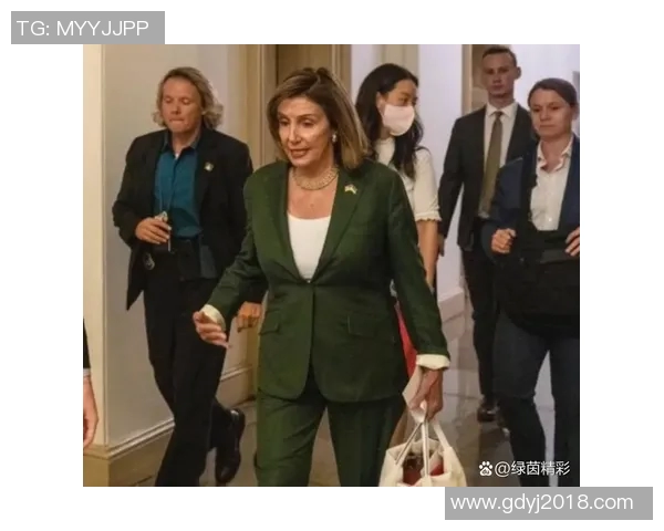 佩洛西与足球明星的精彩互动视频揭晓背后的故事与友谊